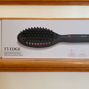 T3 Edge - Heated Smoothing & Straightening Brush. Brand new. In Box.
